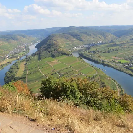 Zur Gartenlaube アパート *