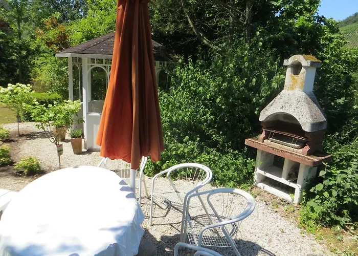 Zur Gartenlaube * بولاي