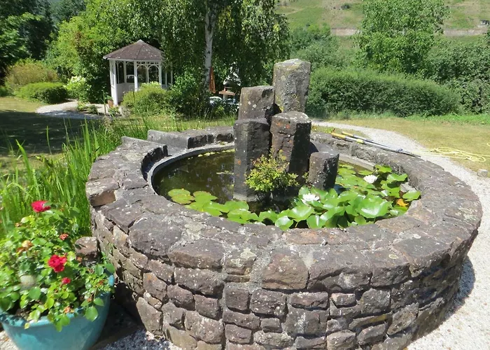 Zur Gartenlaube * بولاي